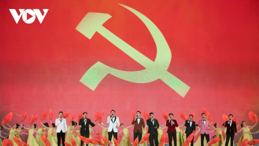 Special art programme marks National Party Congress success